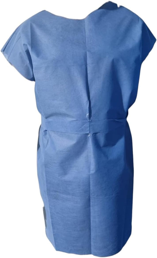 Bata de cirujano estéril marca Provemedic, talla mediana sin refuerzo, fabricada en tela no tejida resistente a fluidos.